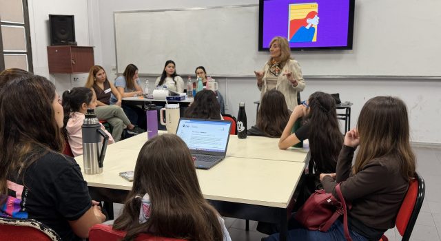 Ada Lovelace Day: 30 niñas participaron de un evento científico en la UTN